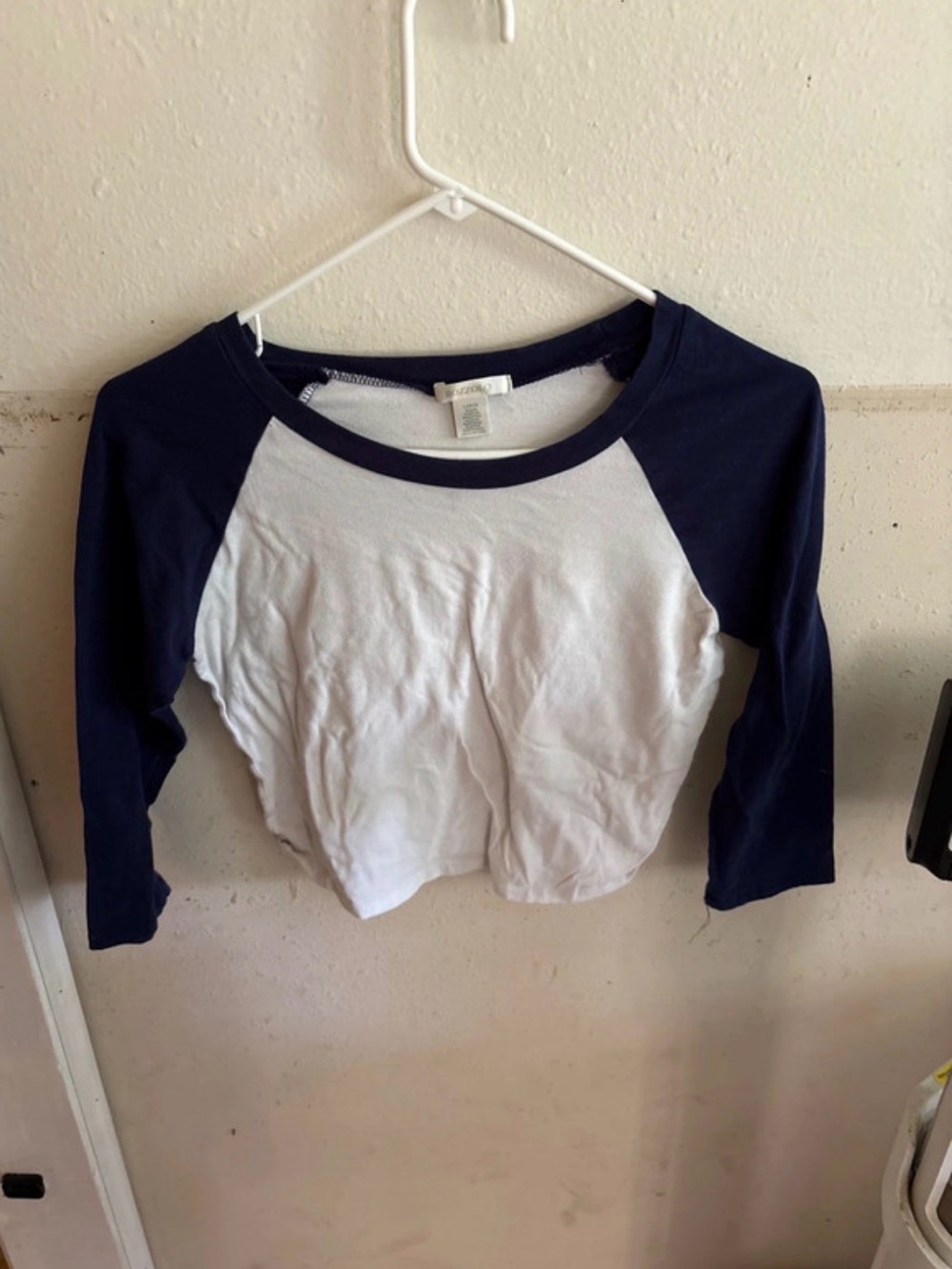 Bozzolo White and Navy Raglan Crop Top